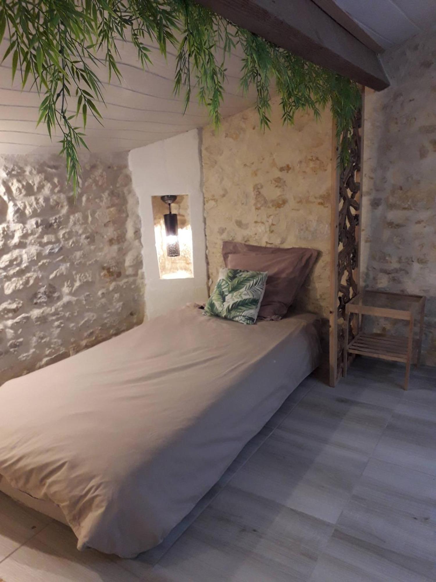 O Calme Hotell Brizambourg Exteriör bild